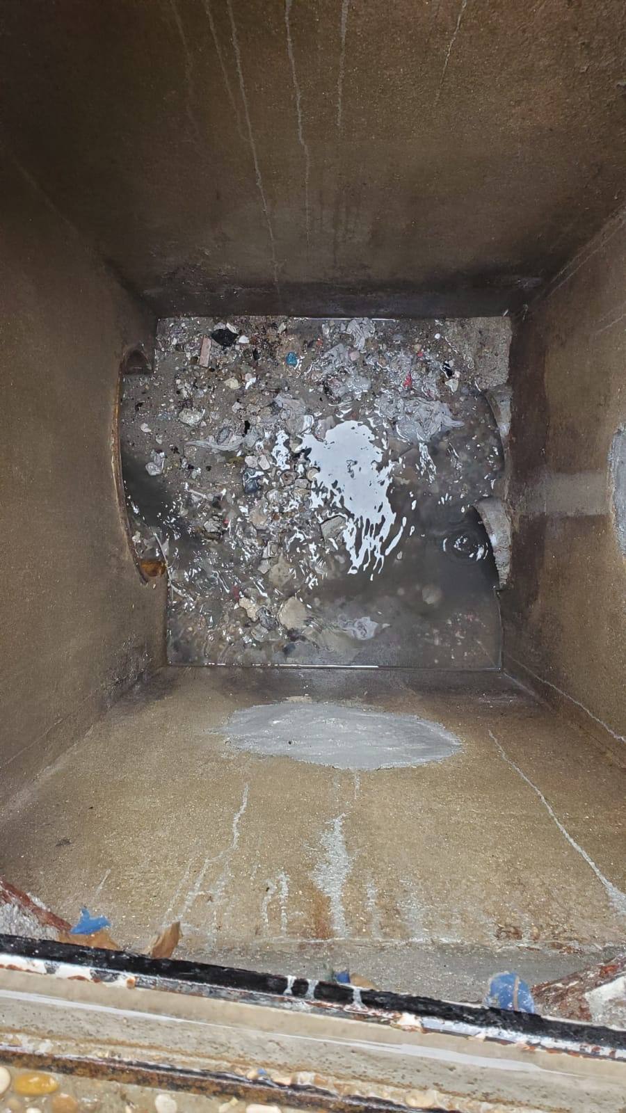 Regard de canalisation bouché — intervention extérieure