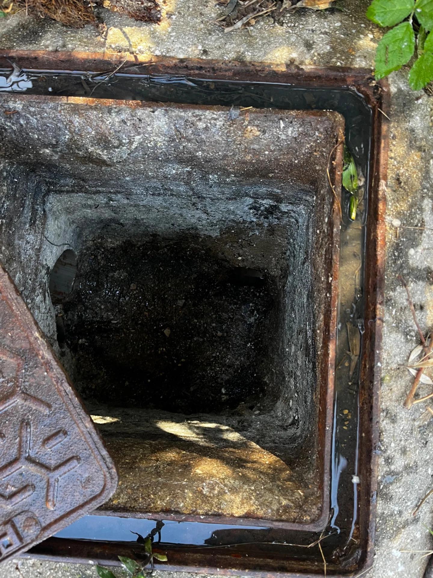 Débouchage canalisation à Cuers — avant intervention