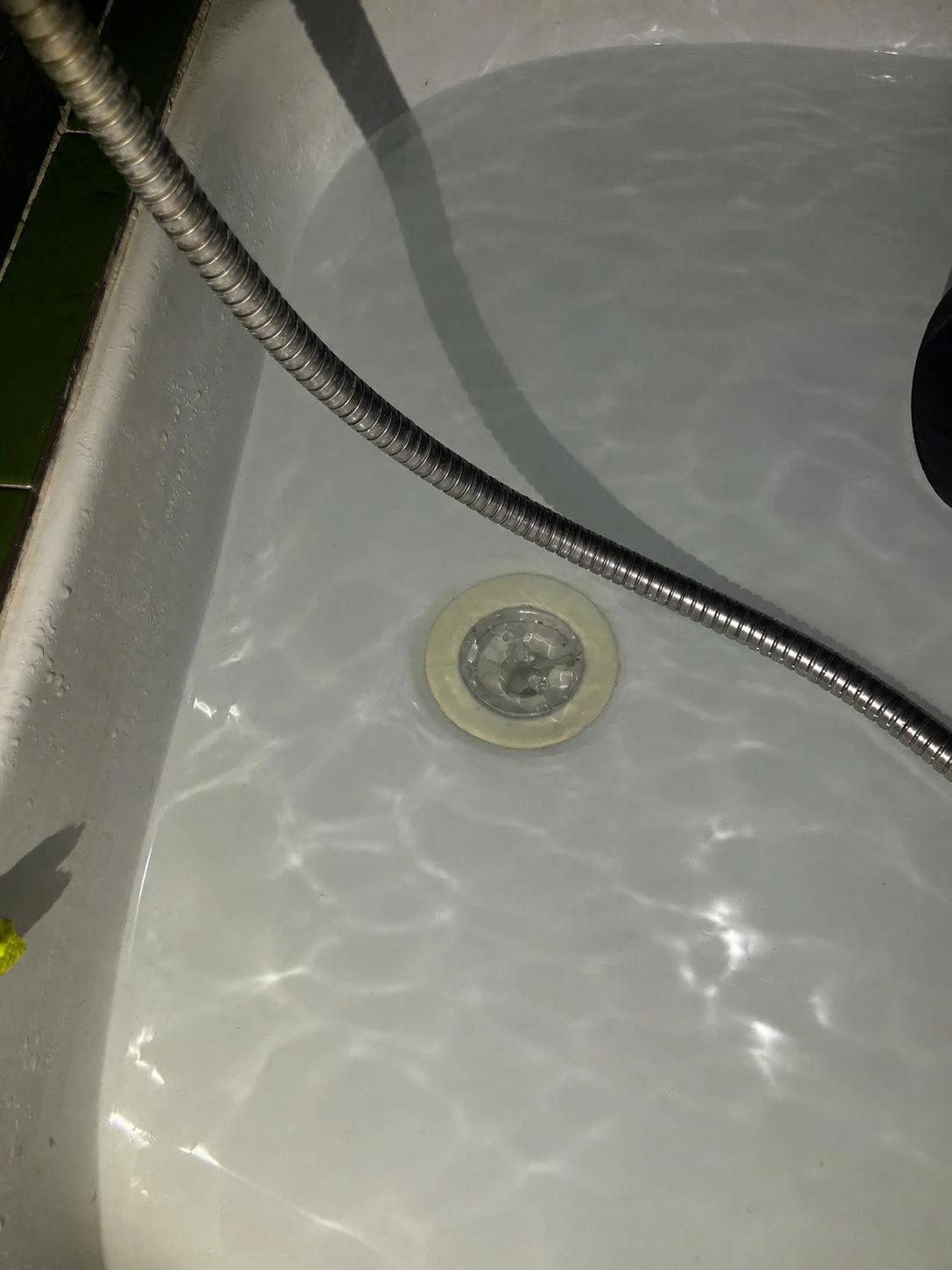 Débouchage manuel d'un bac à douche à La Garde : évacuation en 32 mm sans accès siphon