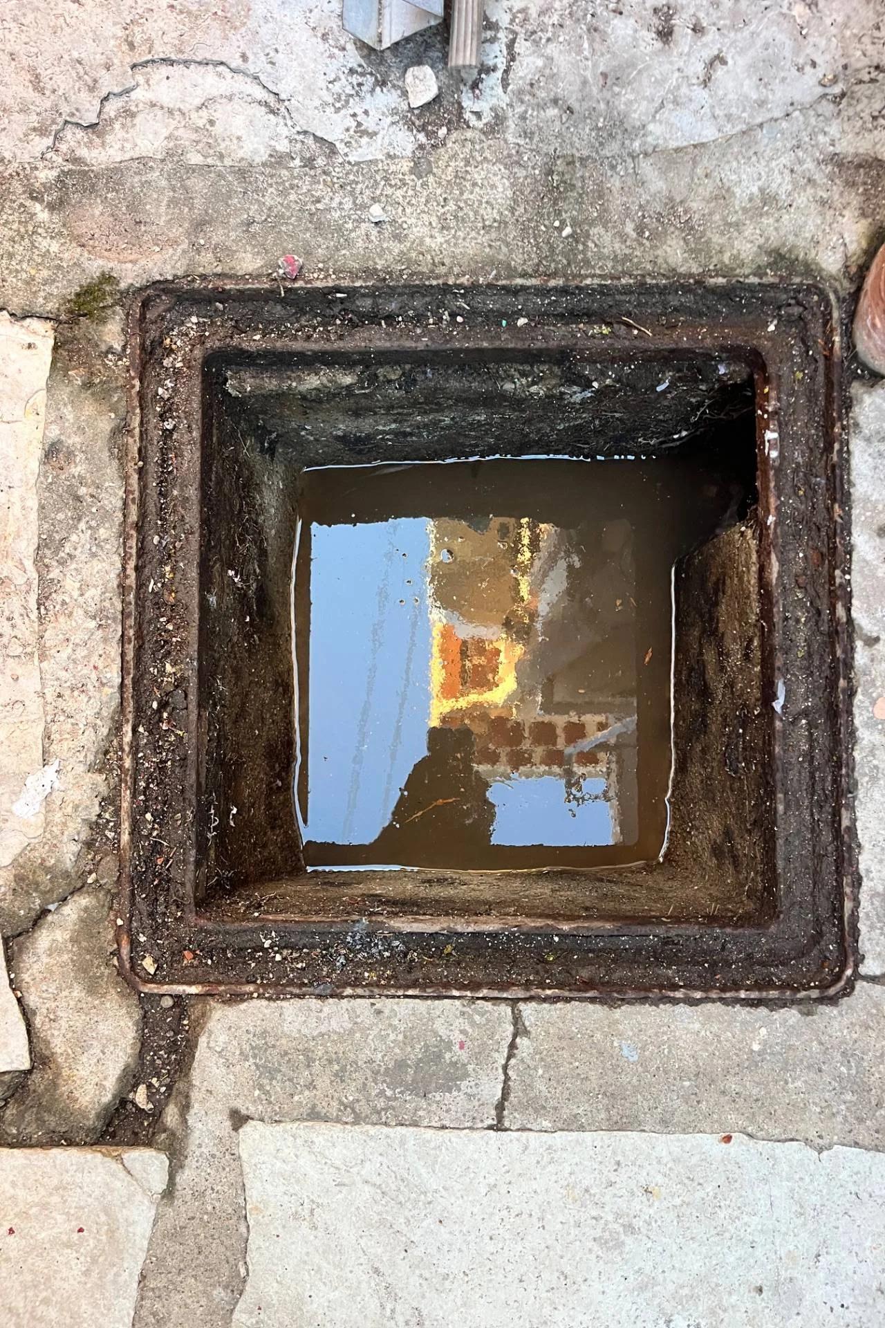 Curage haute pression d'un réseau communal chargé en sédiments à La Garde