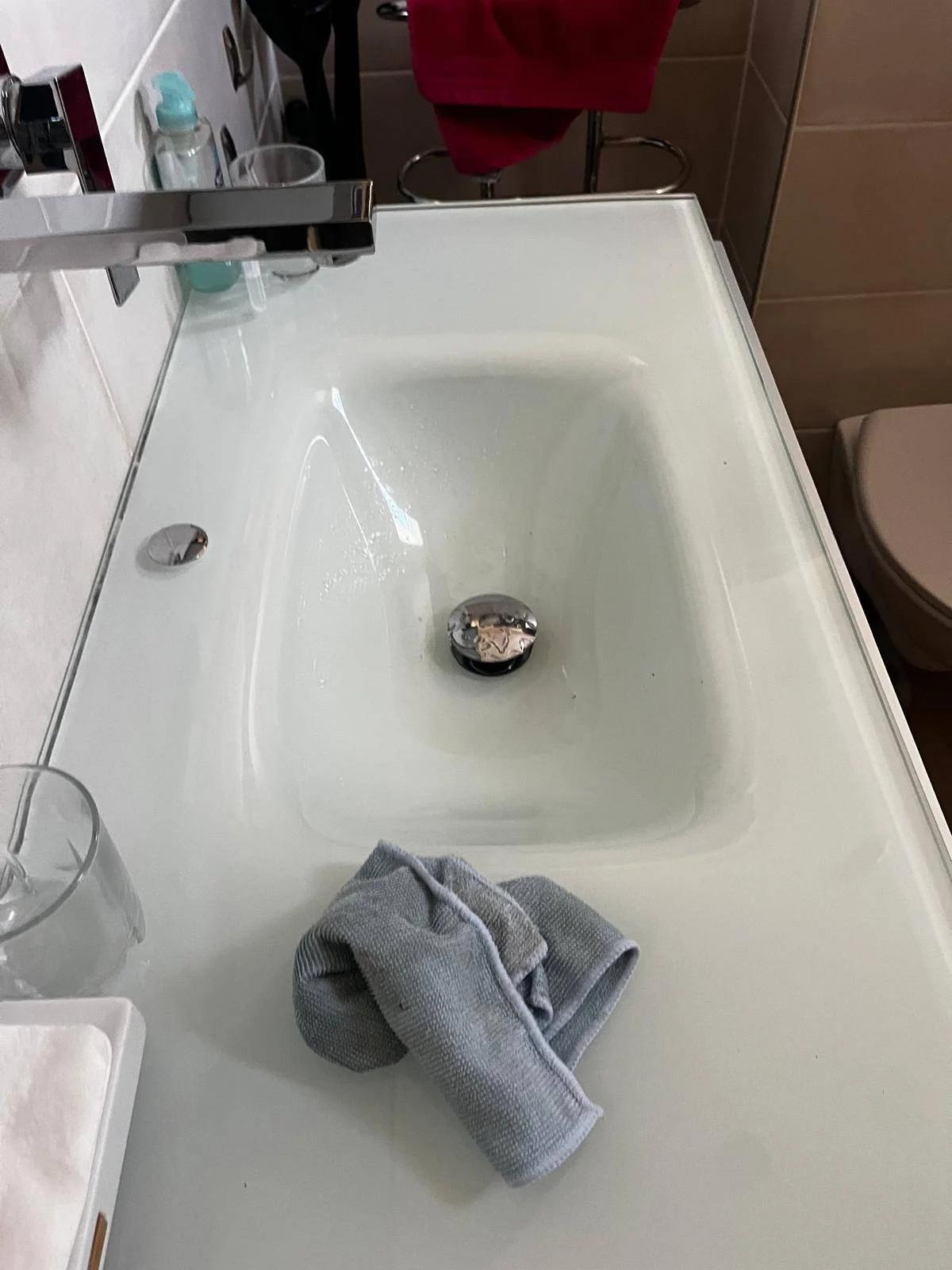 Débouchage haute pression d'un lavabo de salle de bain à l'étage, Six-Fours-les-Plages