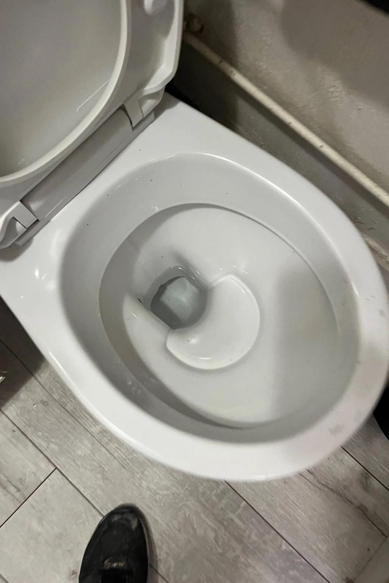 Débouchage canalisation à Toulon — avant intervention