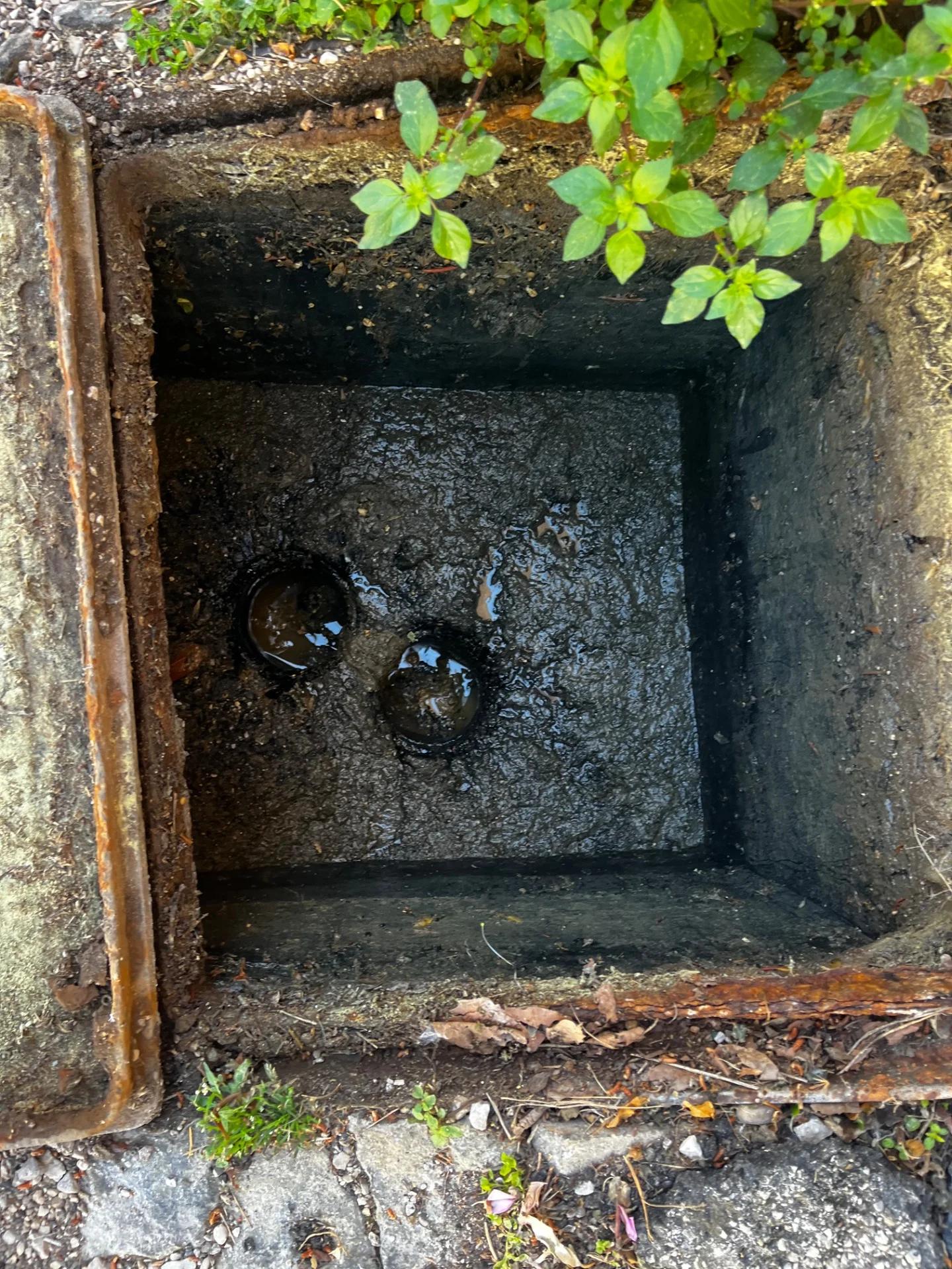 Débouchage canalisation à Toulon — avant intervention