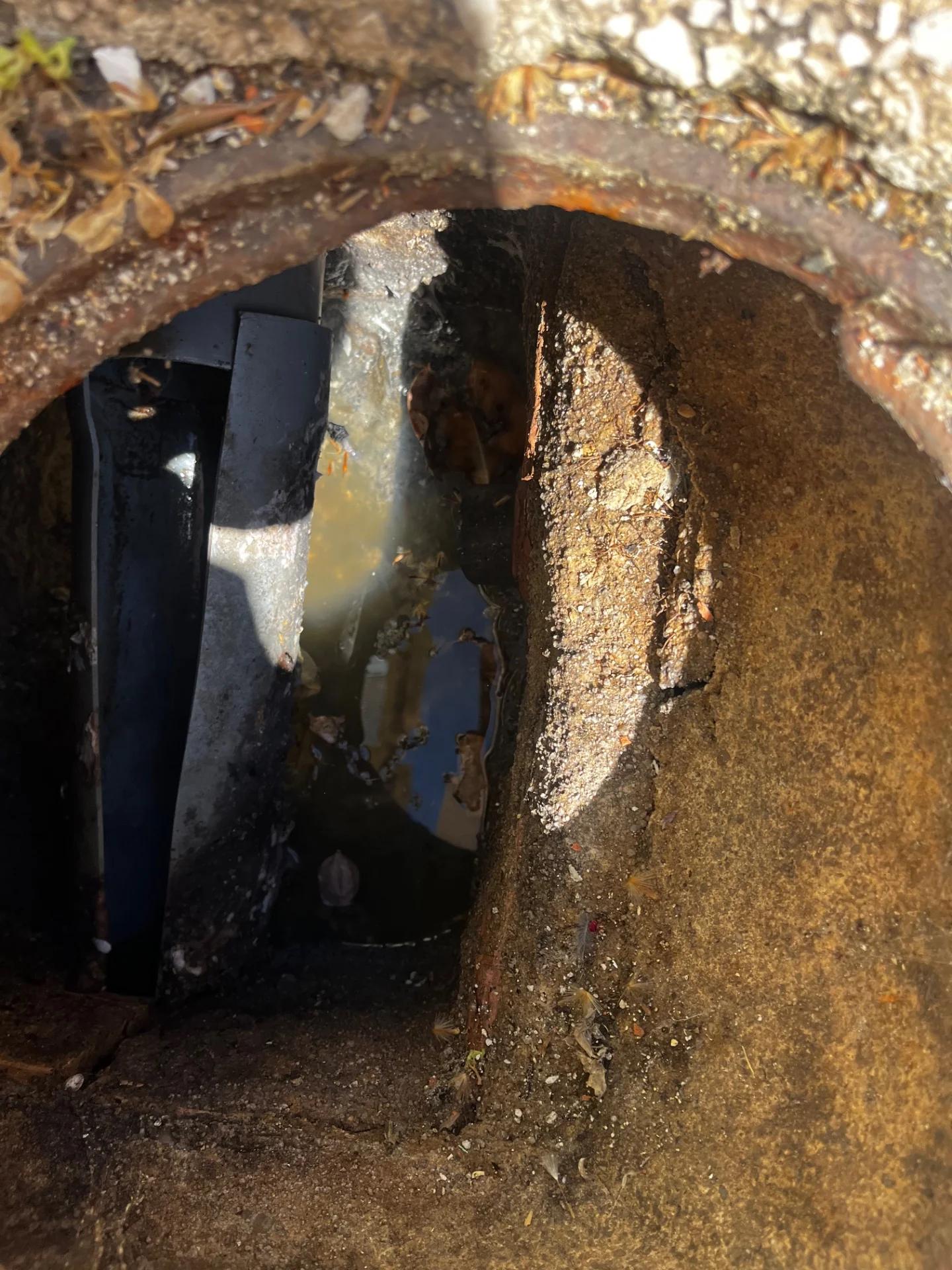 Débouchage WC à Ollioules : colonne saturée de tartre, une canalisation à reprendre