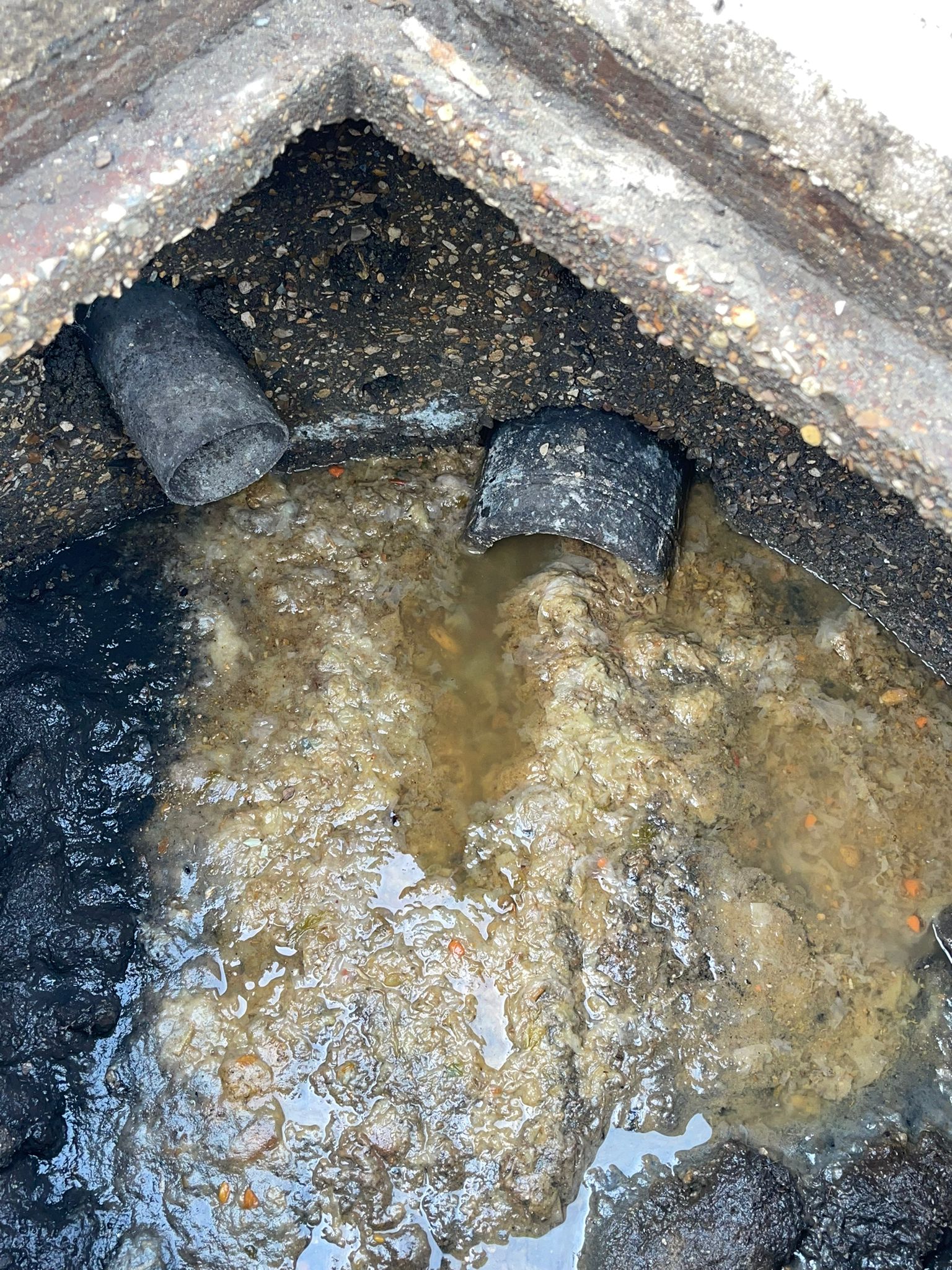 Avant: Canalisation complètement bouchée