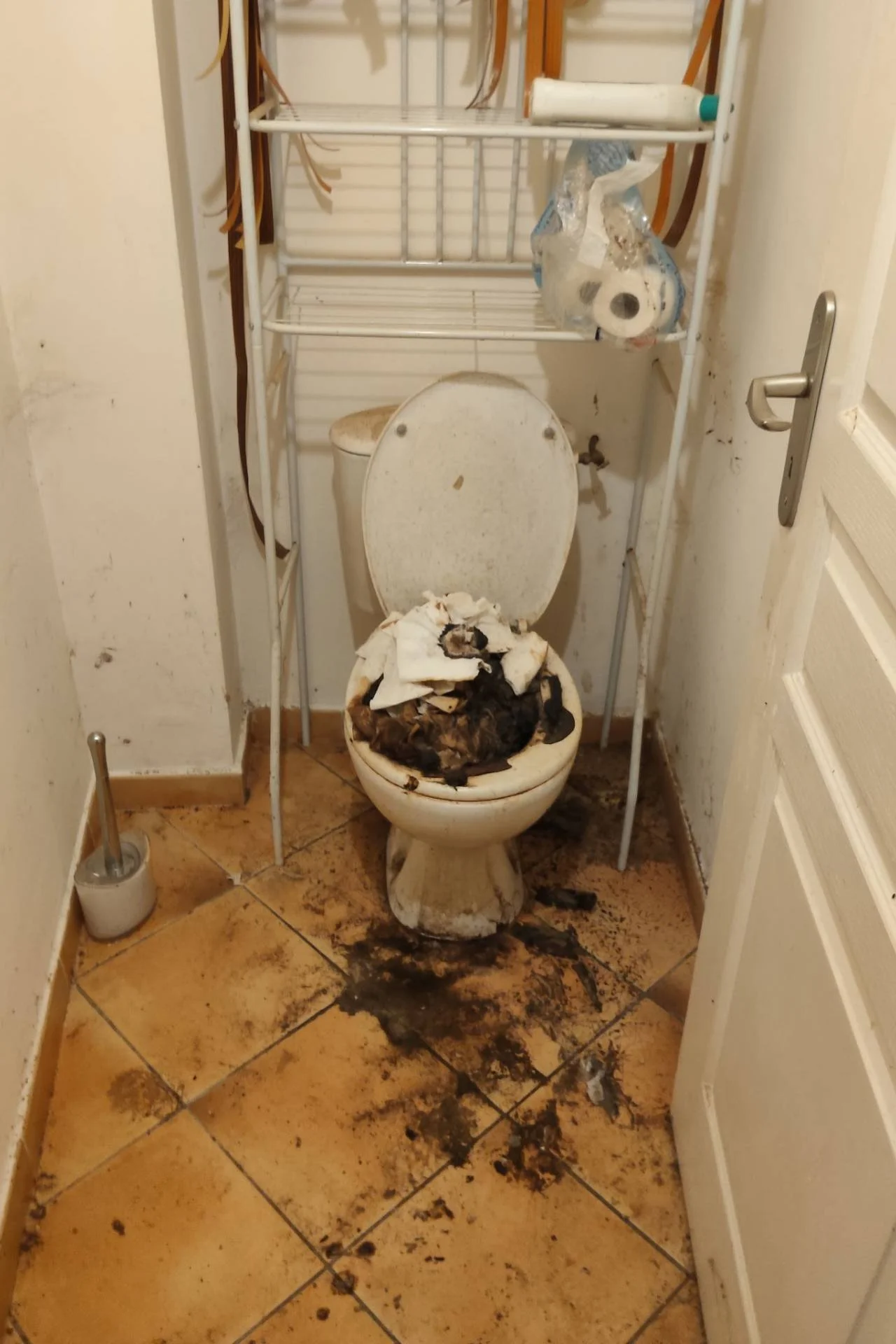 Curage canalisation à Puget-Ville — avant intervention