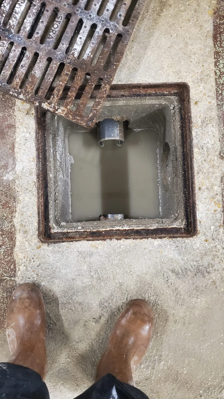 Débouchage canalisation à Chateauvieux — avant intervention