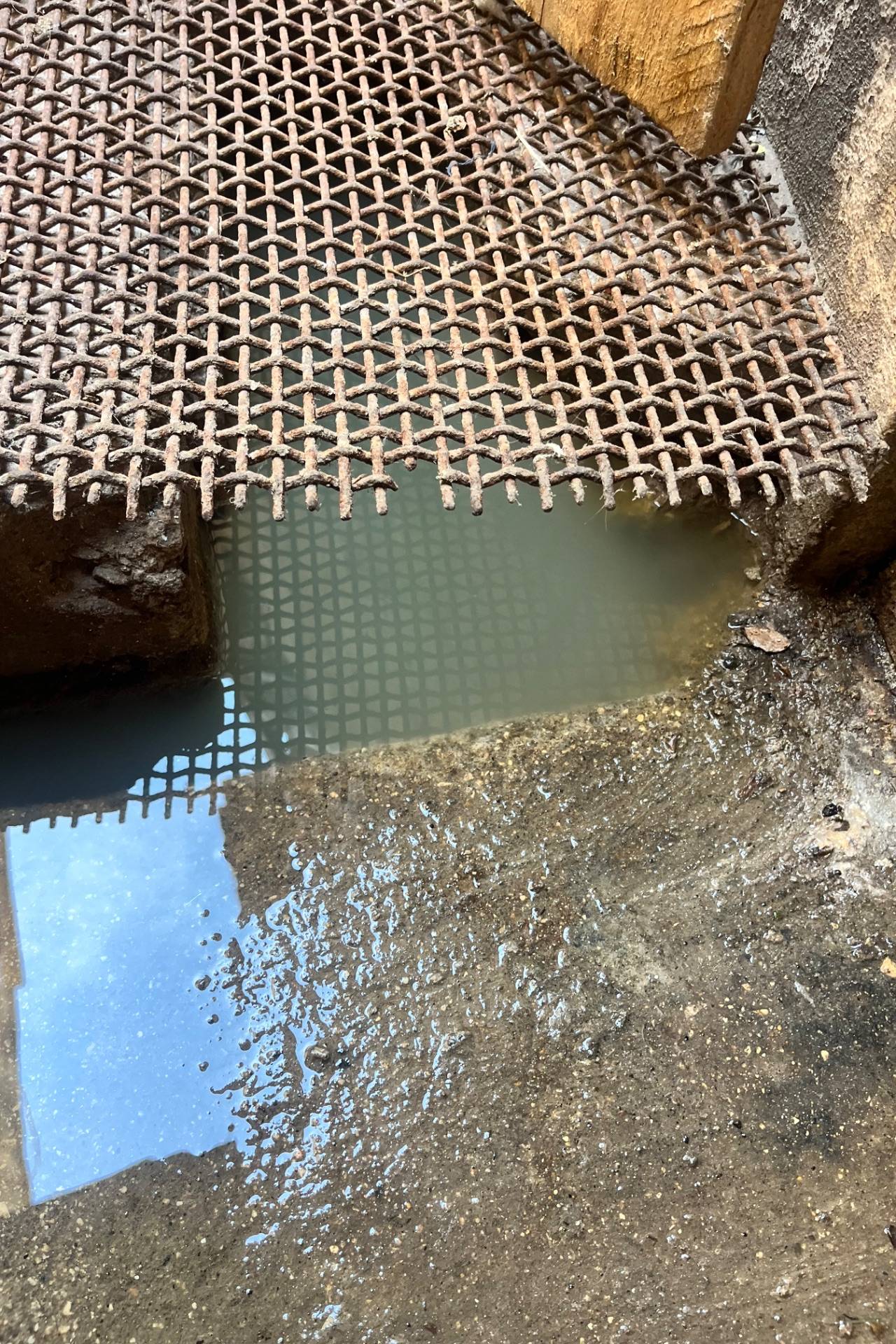 Débouchage canalisation à La mede — avant intervention