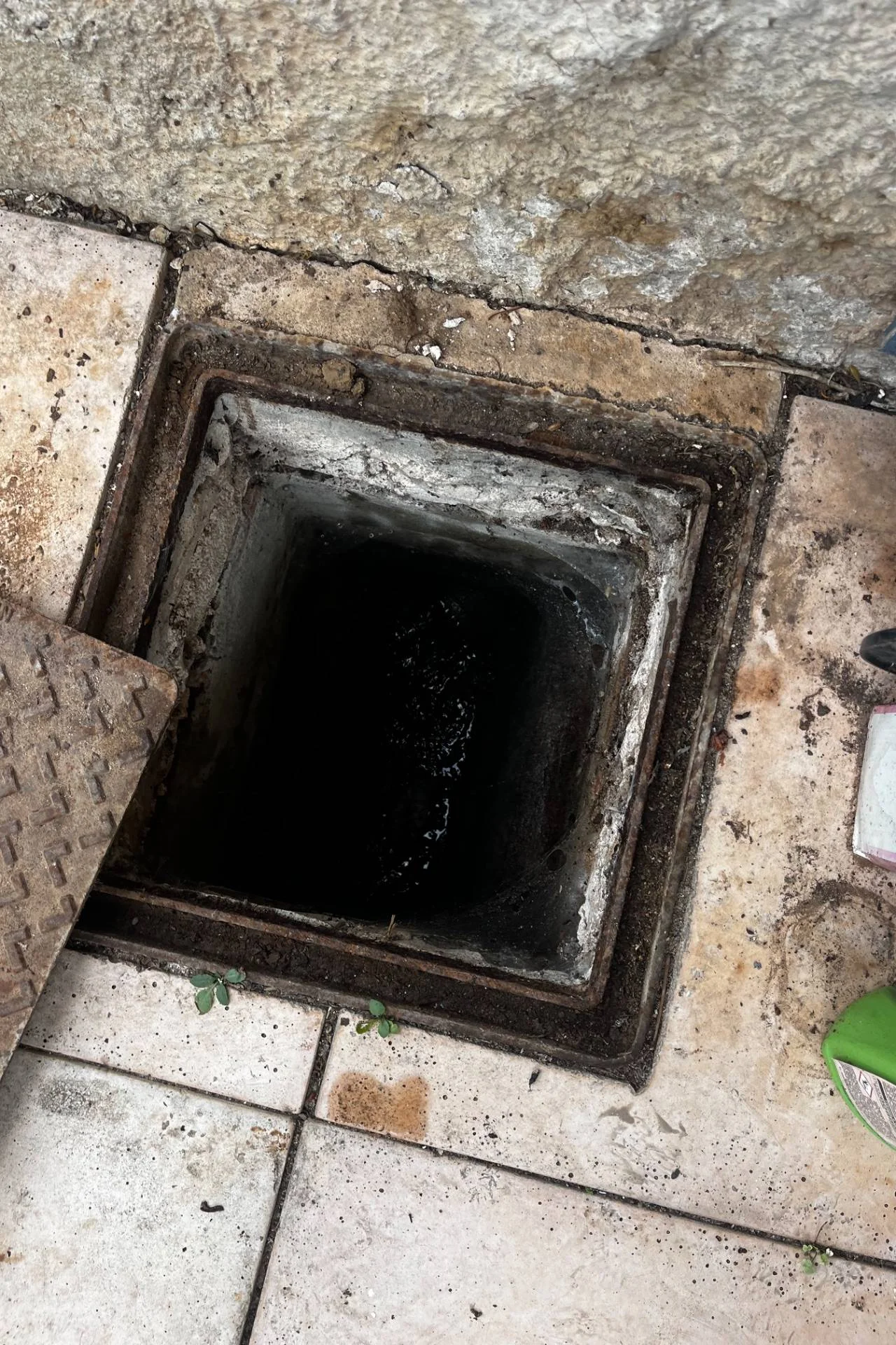 Débouchage canalisation à Le Pradet — avant intervention