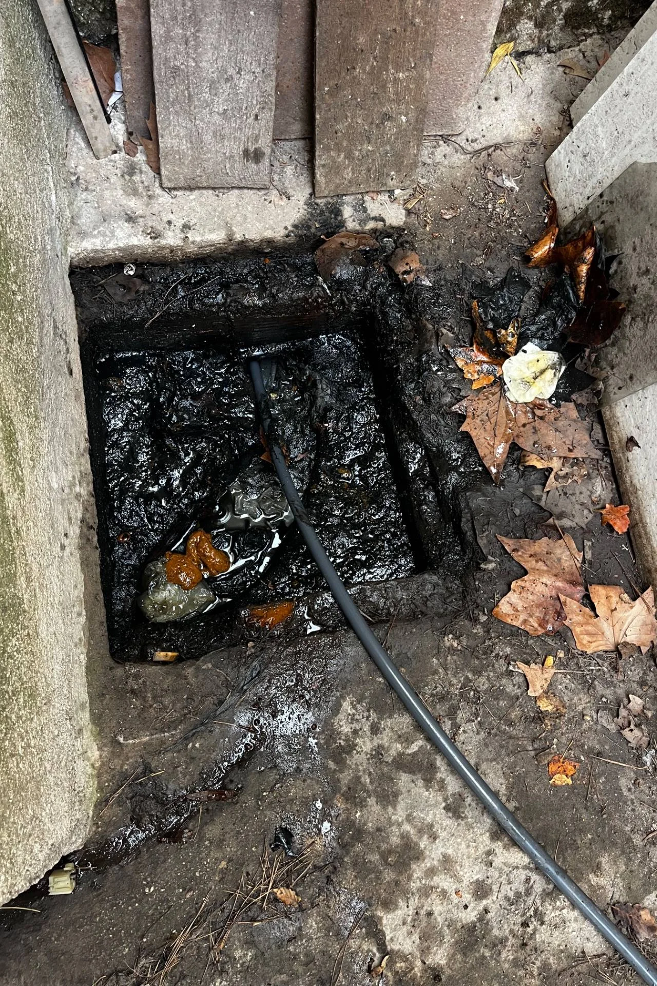 Débouchage canalisation à OLLIOULES — avant intervention