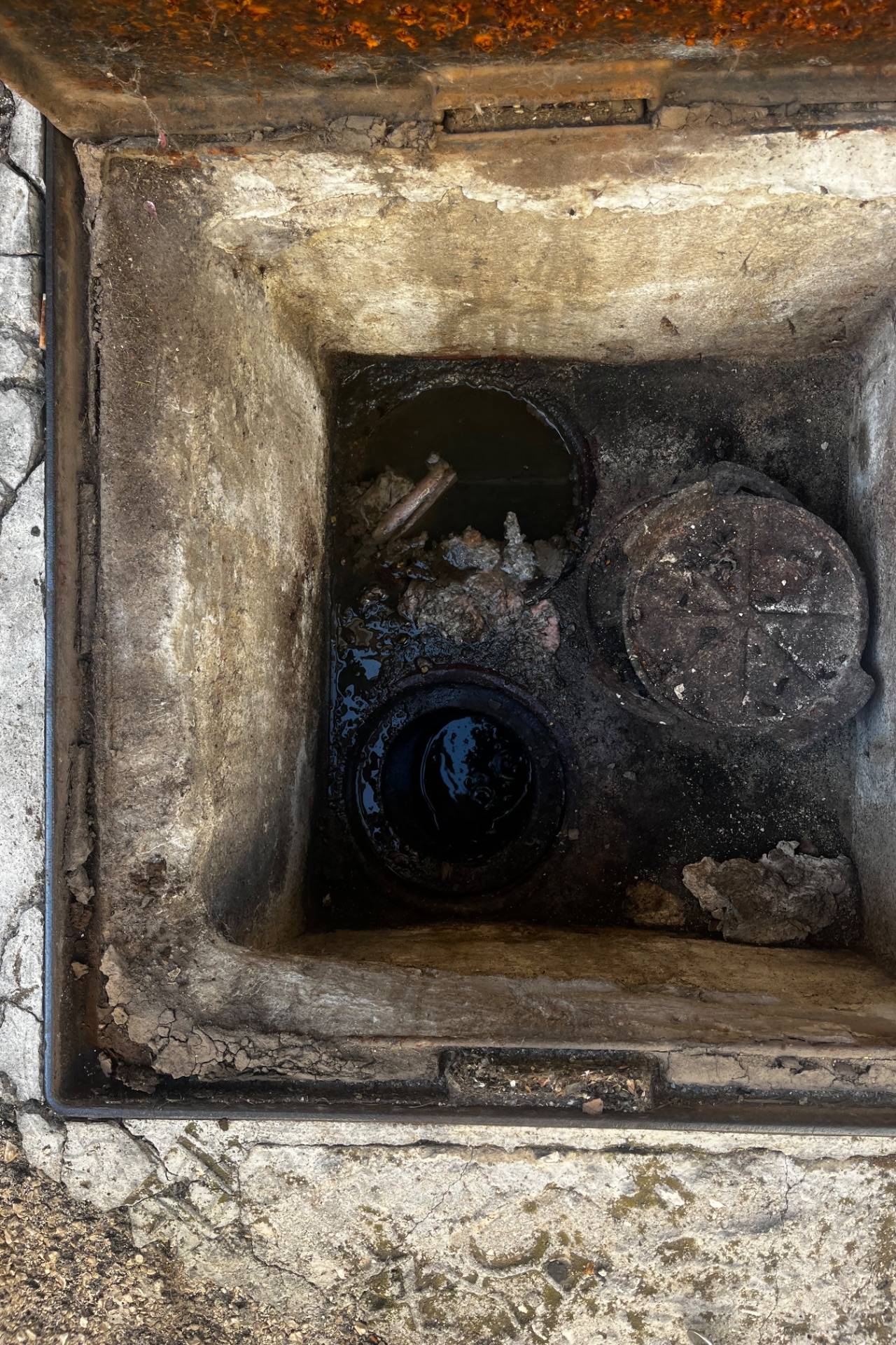 Débouchage canalisation à Toulon — avant intervention