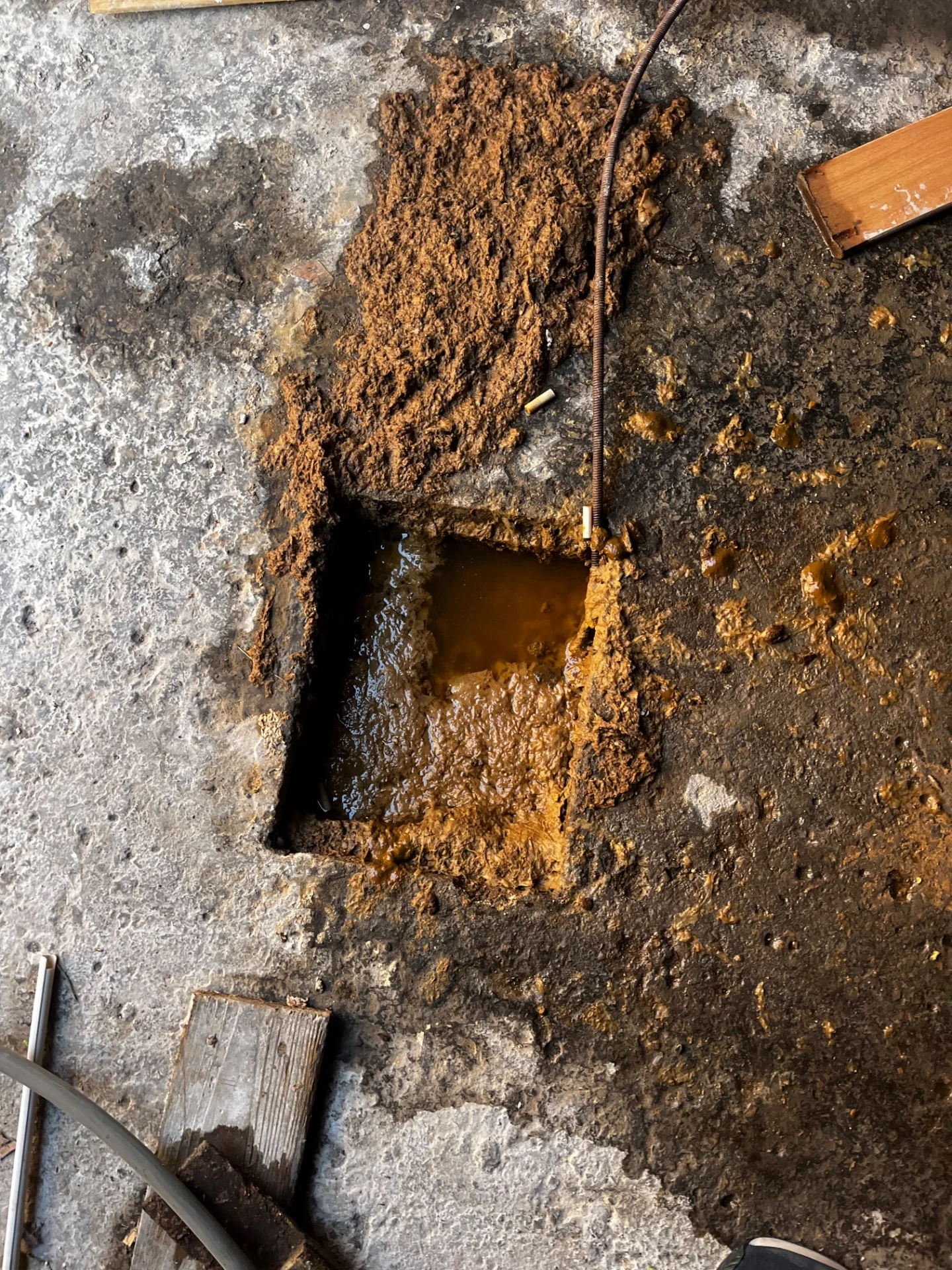 Débouchage canalisation à Trans-en-Provence — avant intervention